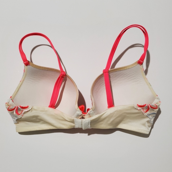 Victoria's Secret Very Sexy Push-Up Pigeonnant Bra Size 34C - Picture 4 of 6